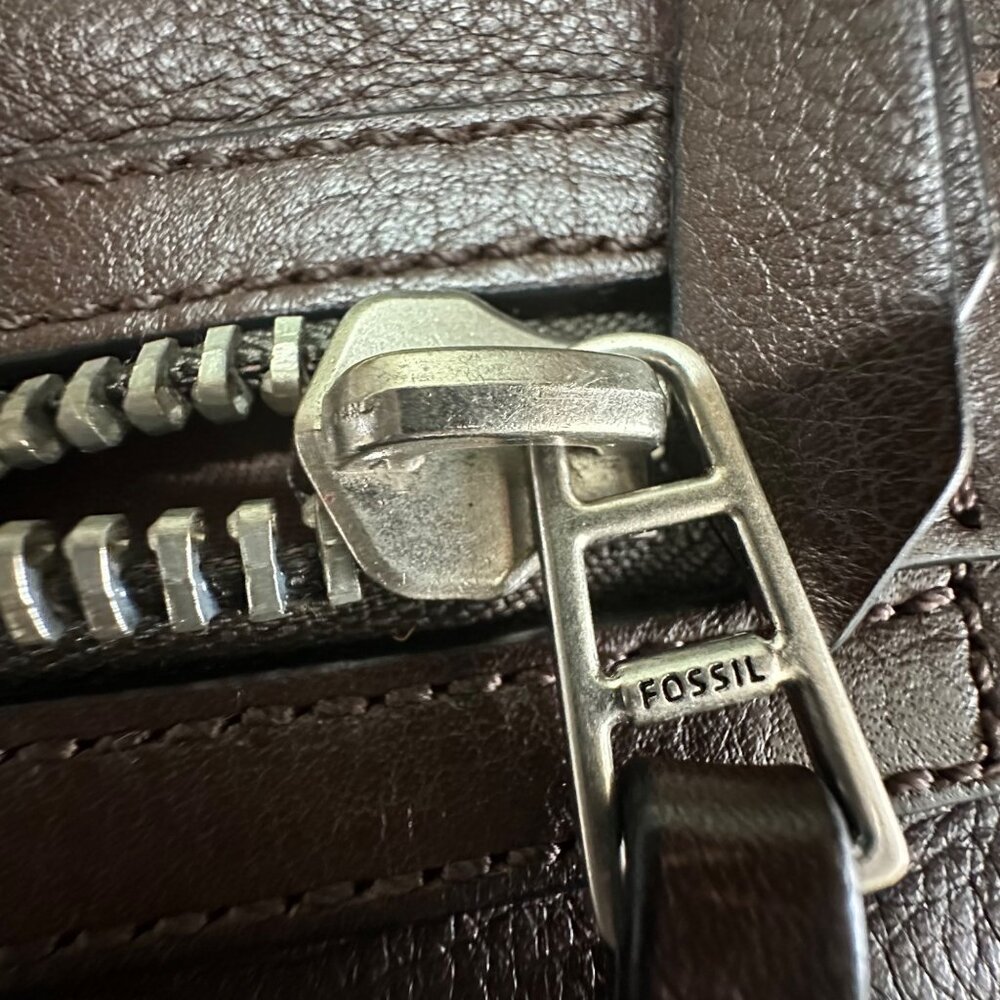 Fossil Brown Leather Crossbody Bag With Front Zip Pocket & Adjustable Strap - Picture 7 of 12